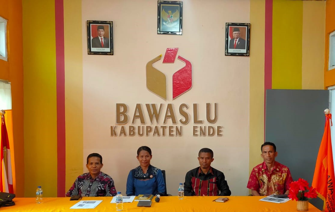 Bawaslu Ende Gelar Kegiatan Layanan Informasi Publik Bagi Staf Sekretariat
