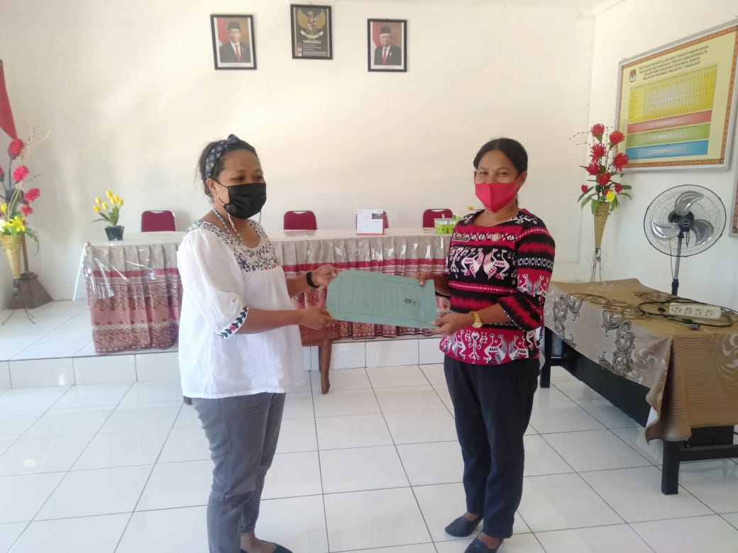 Bawaslu Ende Serahkan Data Hasil Uji Petik