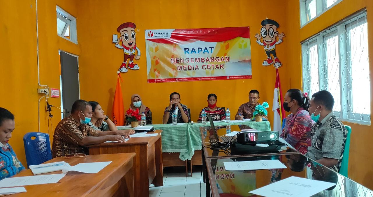 Bawaslu Ende Gelar Rapat  Pengembangan Media Cetak