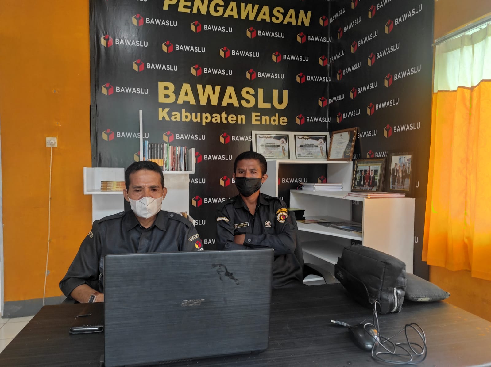 Divisi Hukum, Humas, Data  dan Informasi  Bawaslu NTT Gelar Sosialisasi  SOP Administrasi Pemerintahan