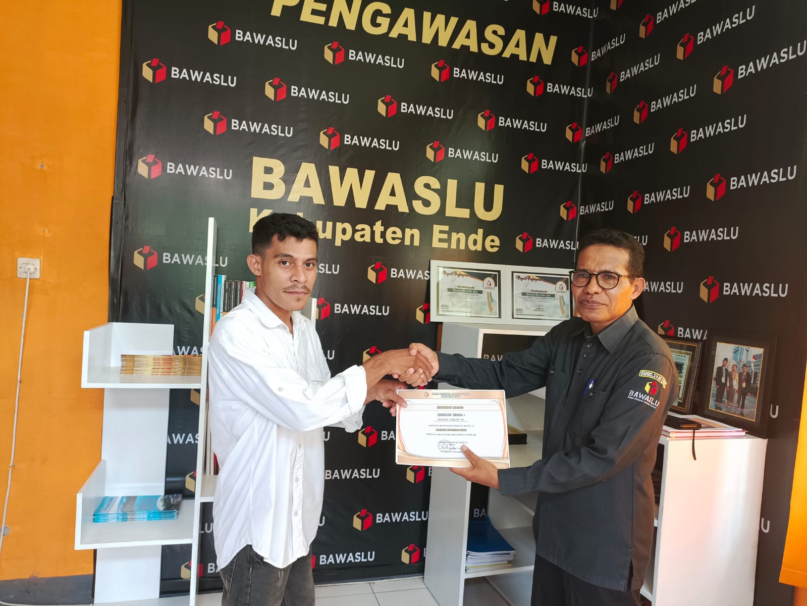 4 Mahasiswa Universitas Flores Magang di Bawaslu Ende
