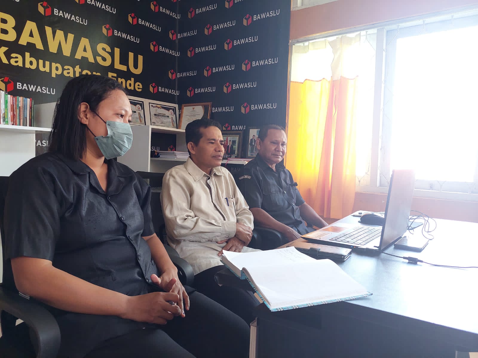 Pimpinan  dan Staf Bawaslu Ende Ikut Rapat Pengelolaan dan Pembinaan BMN Tahun 2022