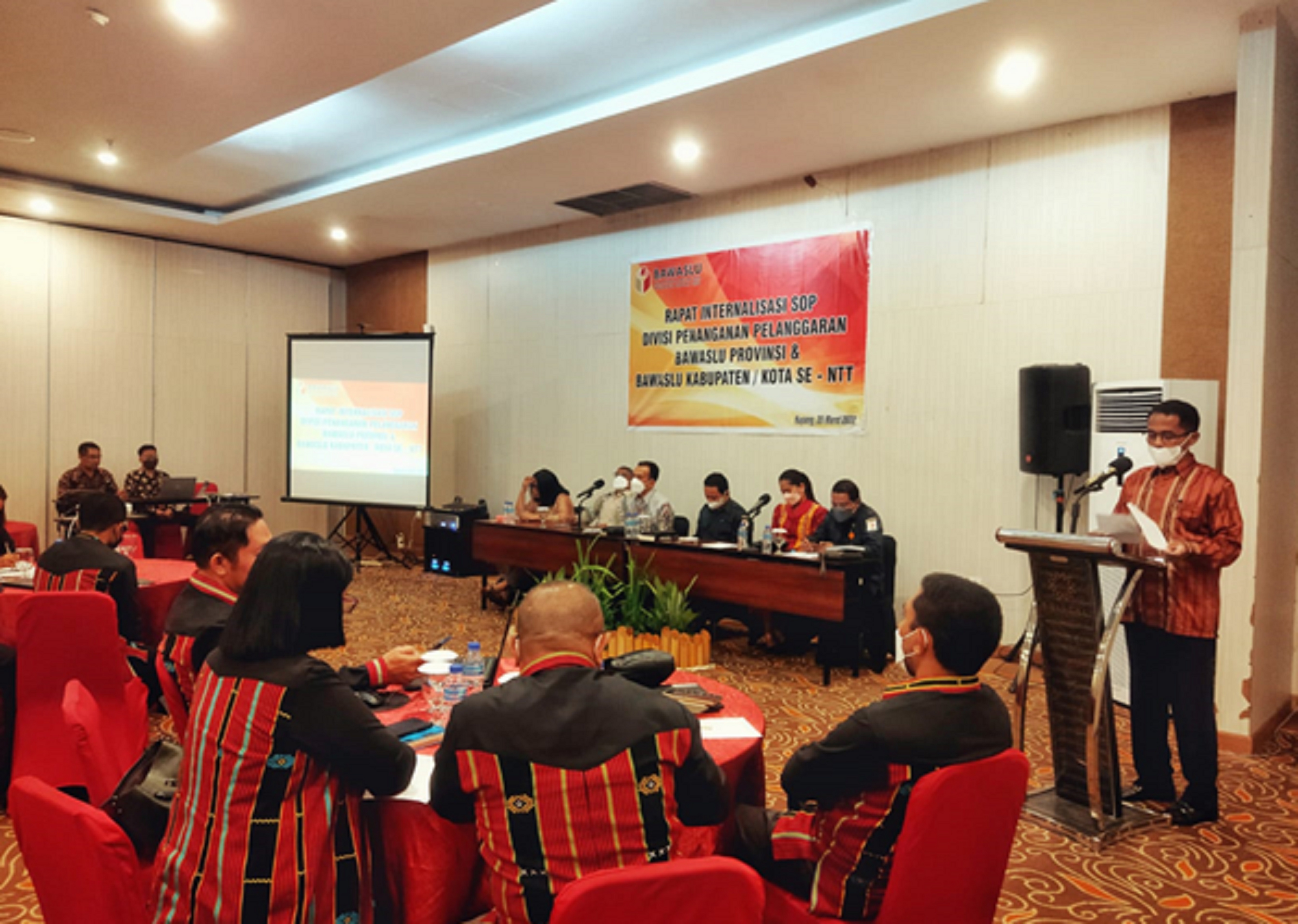 Bawaslu NTT Gelar Rapat Internalisasi SOP 