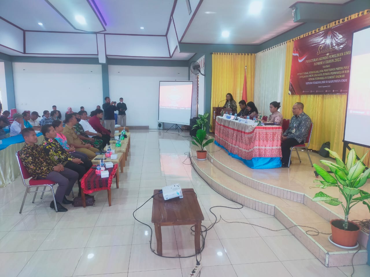 Bawaslu Ende Turut Hadir Mengikuti Sosialisasi Pendaftatan Patai Politik Yang digelar KPU Ende.