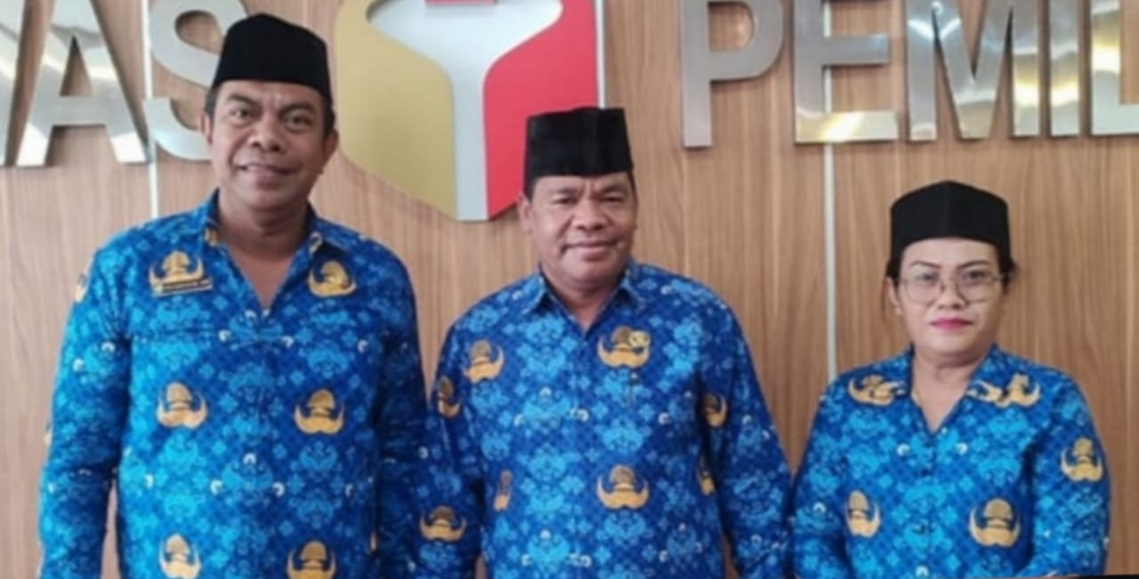 Sekjen Bawaslu RI Angkat Kasek dan Kasubag P3SH  Bawaslu Ende