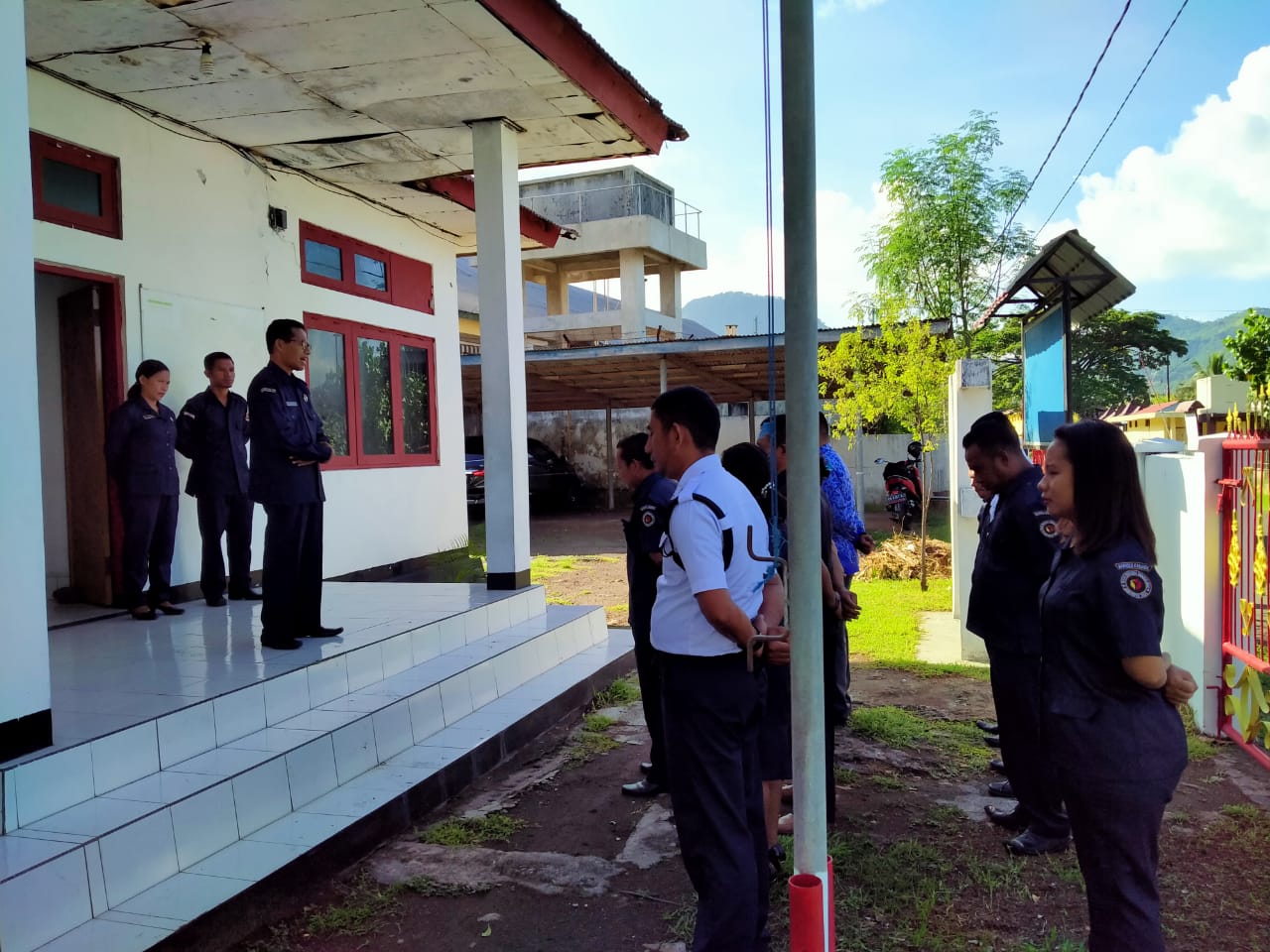 Pimpinan Bawaslu Ende Apel Perdana  Bersama Staf PPNPNS