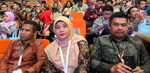 Ketua Bawaslu Ende, Basilius Wena bersama peserta Rakornas Kemdagri, bertempat di Sentul Bogor Jawa Barat pada, Kam,is (7/11/2024). Foto: Humas Kemendagri.
