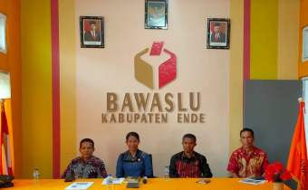Bawaslu Ende Gelar Kegiatan Layanan Informasi Publik Bagi Staf Sekretariat