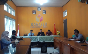 Kordiv SDMO Bawaslu Ende  Pimpin Rapat Bersama