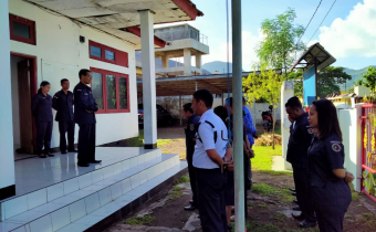 Pimpinan Bawaslu Ende Apel Perdana  Bersama Staf PPNPNS